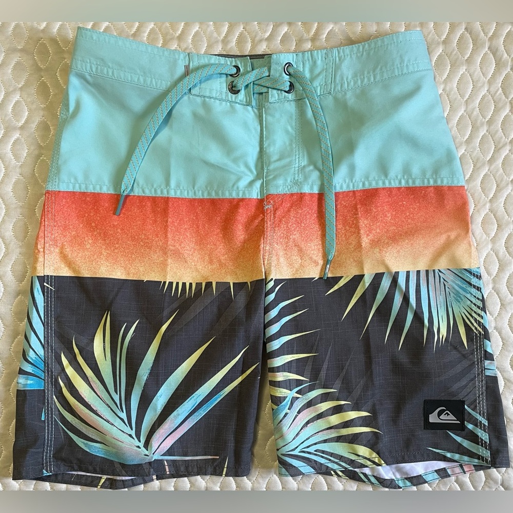 Quicksilver boys board shorts NWOT